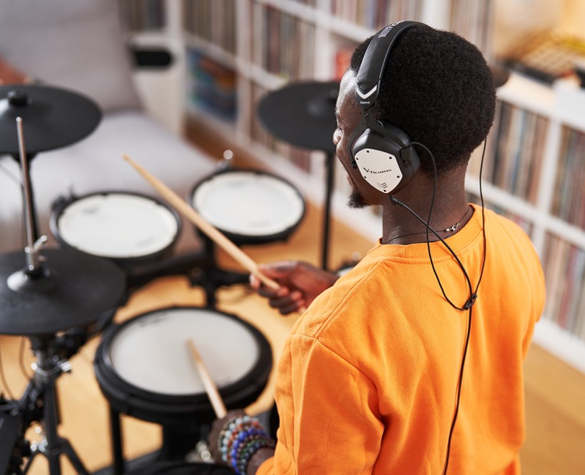 Roland 和 V-MODA 合作推出 VMH-D1 电鼓专用头戴耳机