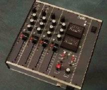 英国AUDIO AD114 4进2出背包式调音台